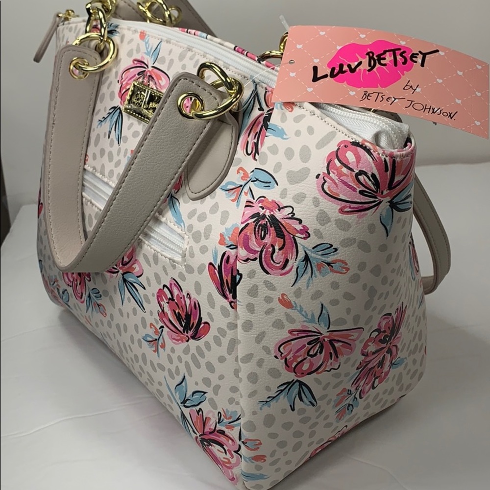 Betsey Johnson white floral satchel/crossbody. NWT - Picture 2 of 8